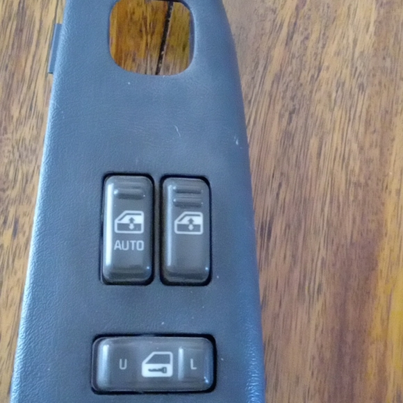 Car window/door switch - Picture 4 of 4